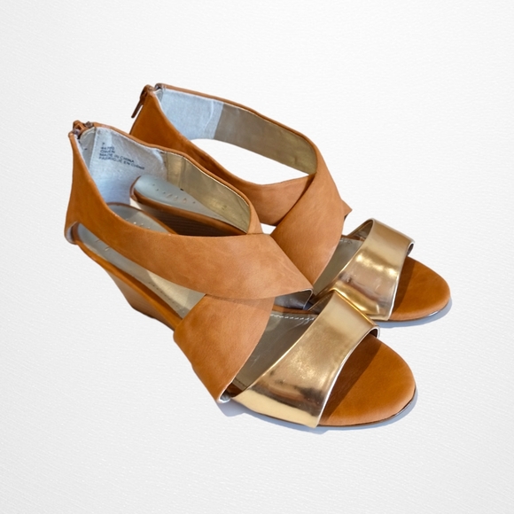 π₯ Nygard Collection Gwen Women's Crossover Strap Wedged Sandals - Picture 9 of 16